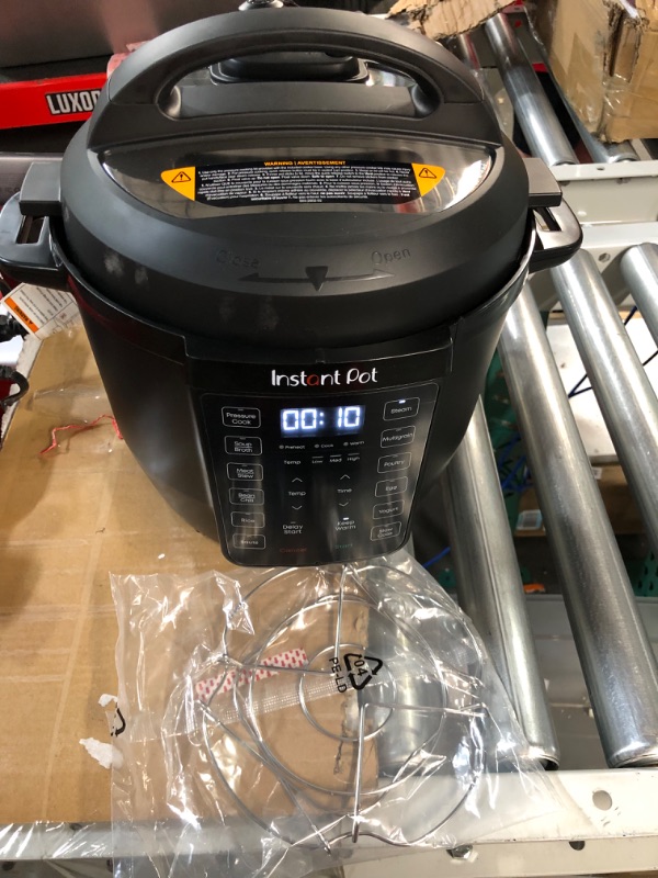 Photo 2 of **USED**Instant Pot Duo V6 7-in-1 Electric Multi-Cooker, 6qt black