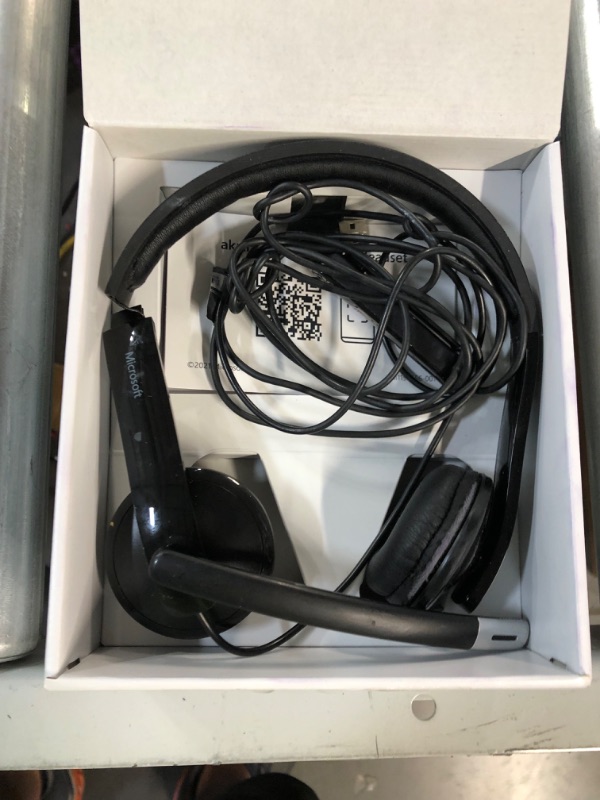 Photo 2 of Microsoft Modern USB-C Headset - Wired