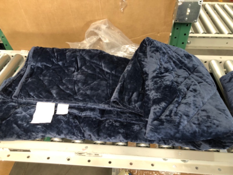 Photo 2 of [USED] SHALALA Velvet Comforter, Full/Queen 