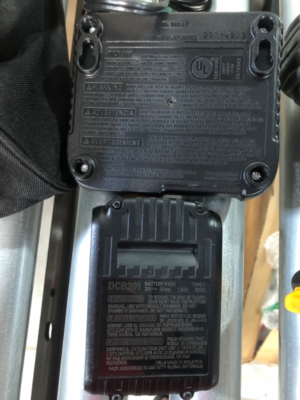 Photo 2 of [USED] DEWALT 20V Max Impact Driver Kit, 1/4-Inch (DCF885C1)