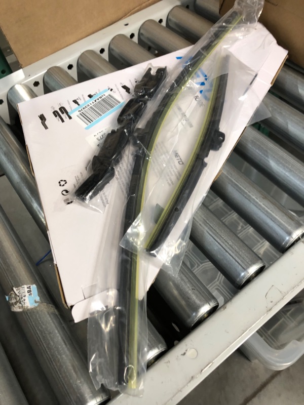 Photo 1 of METO T6 Silicone Windshield Wiper Blades, 24 and 14 inches (set of 2) 24"+14" (Pair for Front Windshield)