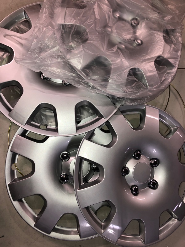 Photo 1 of Pilot Automotive WH524-16S-BX 16 Inch Gear Silver Universal Hubcap Wheel Covers for Cars - Set of 4 - Fits Most Cars 16-inch