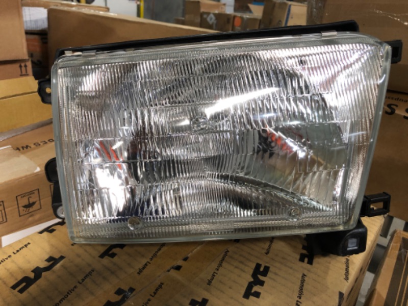 Photo 3 of **USED BUT APPEARS NEW** TYC 20-3555-00 Toyota 4 Runner Passenger Side Headlight Assembly