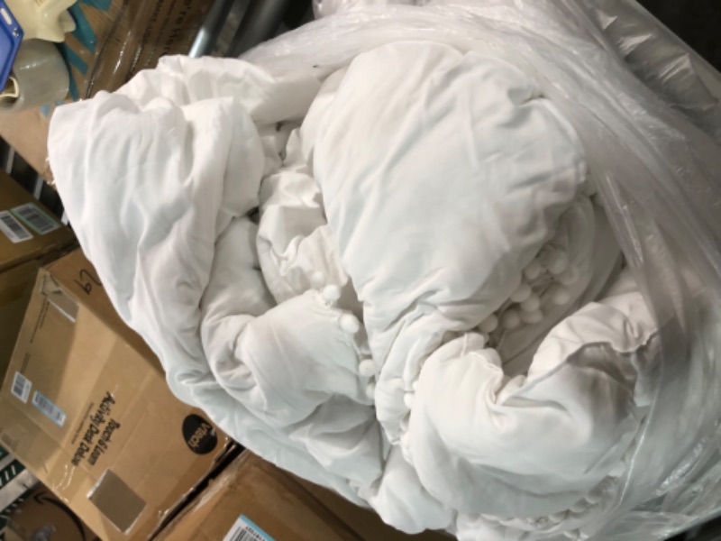 Photo 1 of **SEE NOTES**  annadaif White Comforter Set Full Size, Pom Pom Fringe Comforter 3 Pieces, Soft Microfiber Down Alternative Bedding Set for All Season as Gift (1 Comforter,2 Pillowcases) 