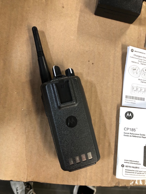 Photo 4 of CP185 UHF AAH03RDF8AA7AN Original Motorola 435-480 MHz Handheld Two-way Radio Transceiver