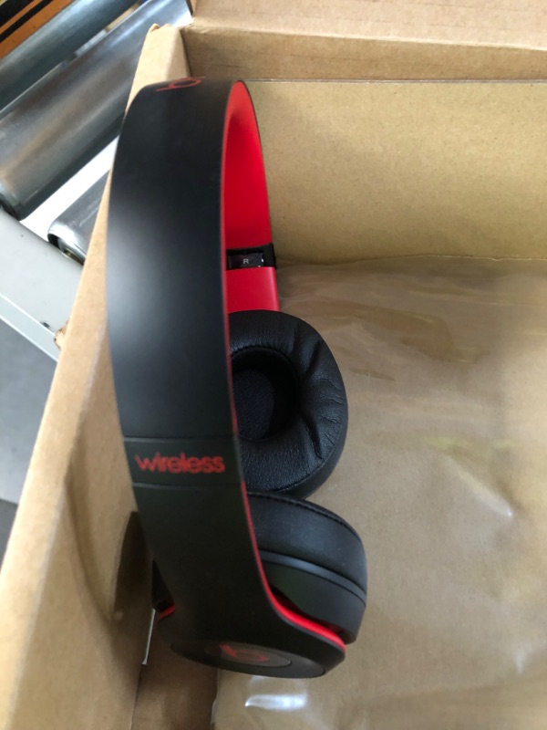 Photo 4 of Beats Solo3 Wireless On-Ear Headphones - **NOT TESTED** *LOOK NEW*