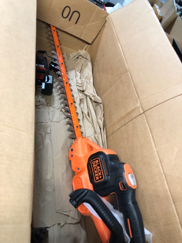 Photo 1 of **NO BATTERY**
Black+decker Lht321ff 20V Max Lithium Powercommand PowerCut Hedge Trimmer 22"