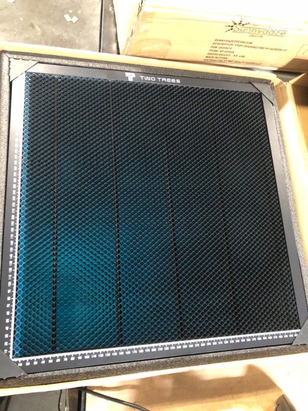 Photo 2 of 500 * 500mm Honeycomb Laser Bed Honeycomb Working Table Laser Honeycomb for CO2 or Laser Engraver Cutting Machine with Aluminum Plate with Engraving Materials With engraving materials 500*500mm