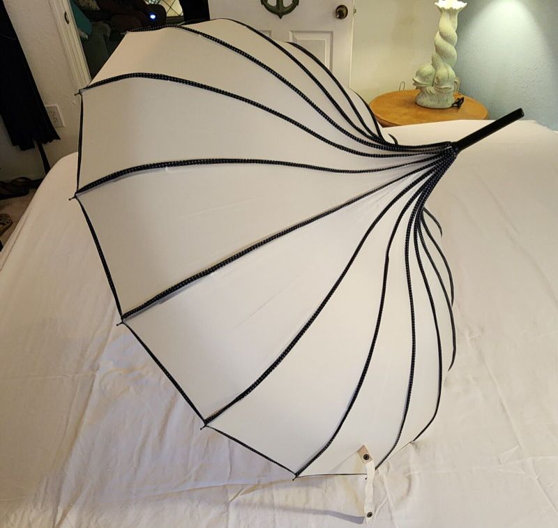 Photo 1 of 32" Umbrella 