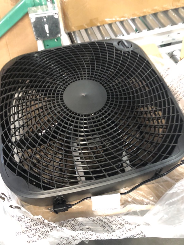 Photo 3 of *IN GOOD CONDITION - CLEAN* Amazon Basics 3 Speed Box Fan, 20-Inch 