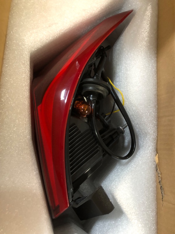 Photo 1 of Dasbecan Tail Light Lamp Assembly Rear Outer Compatible with Chevy MALIBU 2016-2019 Taillamps Replaces OEM# 84132376 GM2804122 LH W/Bulbs Left