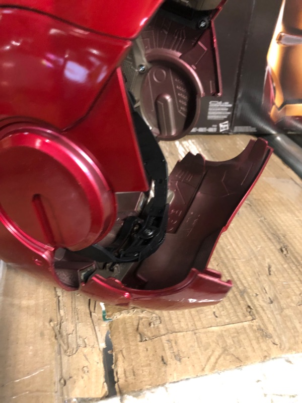 Photo 4 of Hasbro Iron Man Electronic Helmet Avengers Legends Gear