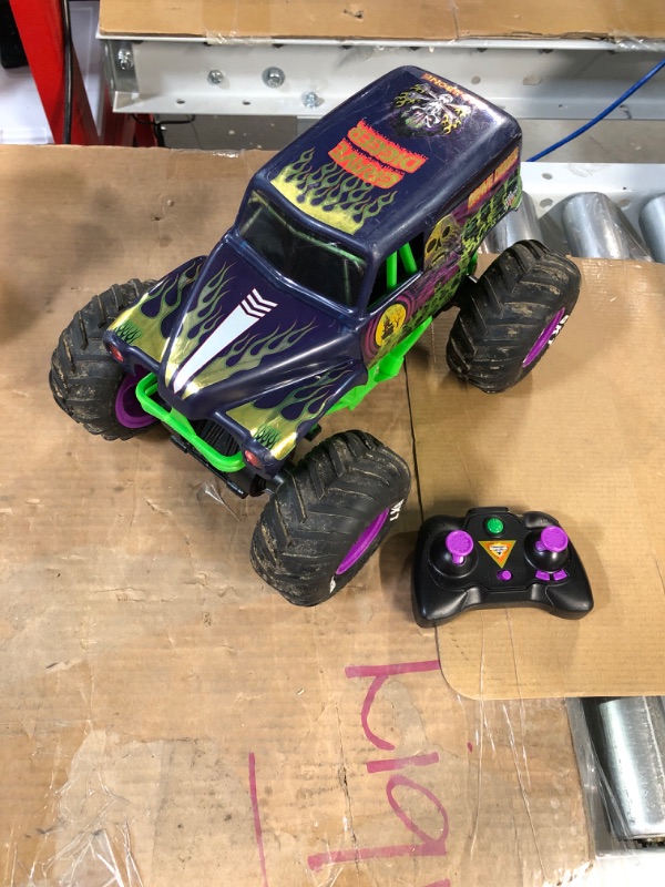 Photo 2 of **SEE NOTES**
Monster Jam, Official Grave Digger Freestyle Force, Remote Control Car, Monster Truck Toys for Boys Kids and Adults, 1:15 Scale