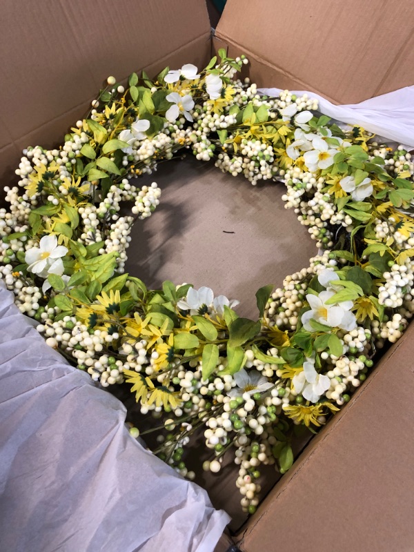 Photo 2 of *NEW* Puleo International 30" Artificial Dogwood and Daisy Floral Spring Door Wreath