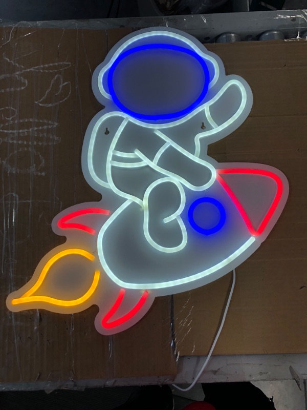 Photo 2 of [Brand New] MIXIAOKIT Astronauts Neon Sign 19.7inches 
