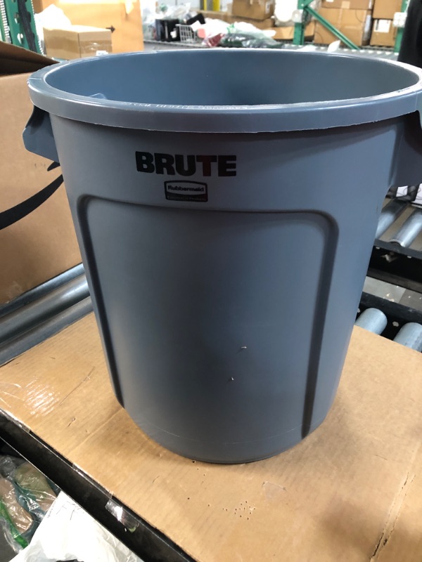 Photo 2 of **SEE NOTES**
Rubbermaid Commercial BRUTE Container with Venting Channels and Lid, Gray, 10 Gallon, (FG261000GRAY & FG260900GRAY ) Container w/ Lid 10G Gray