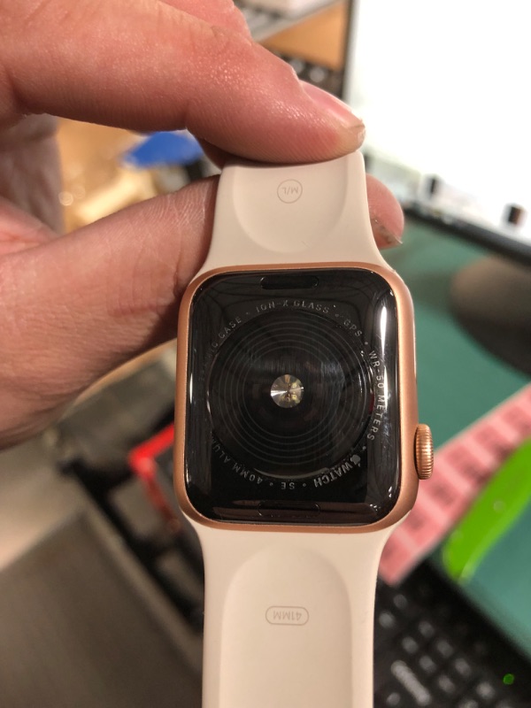 Photo 9 of Apple Watch SE GPS - 40mm Gold Aluminum Case with Starlight Sport Band *read description*