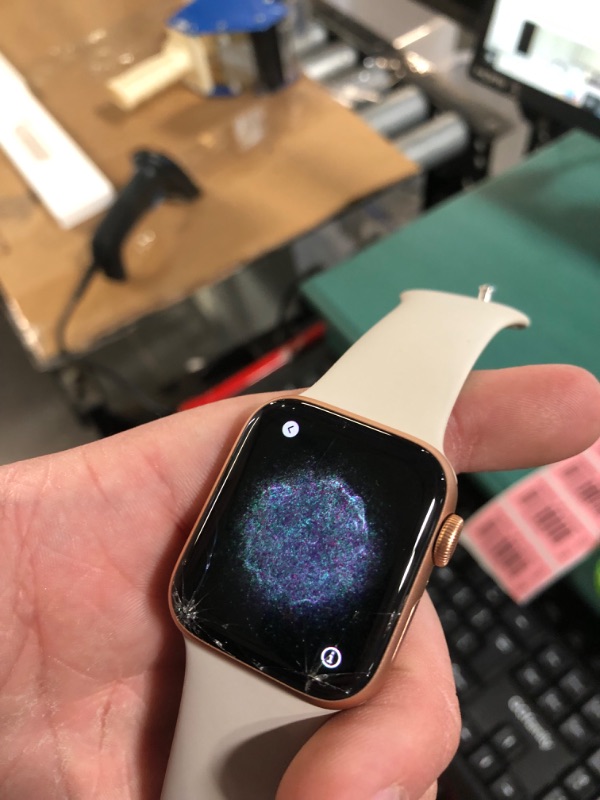 Photo 2 of Apple Watch SE GPS - 40mm Gold Aluminum Case with Starlight Sport Band *read description*