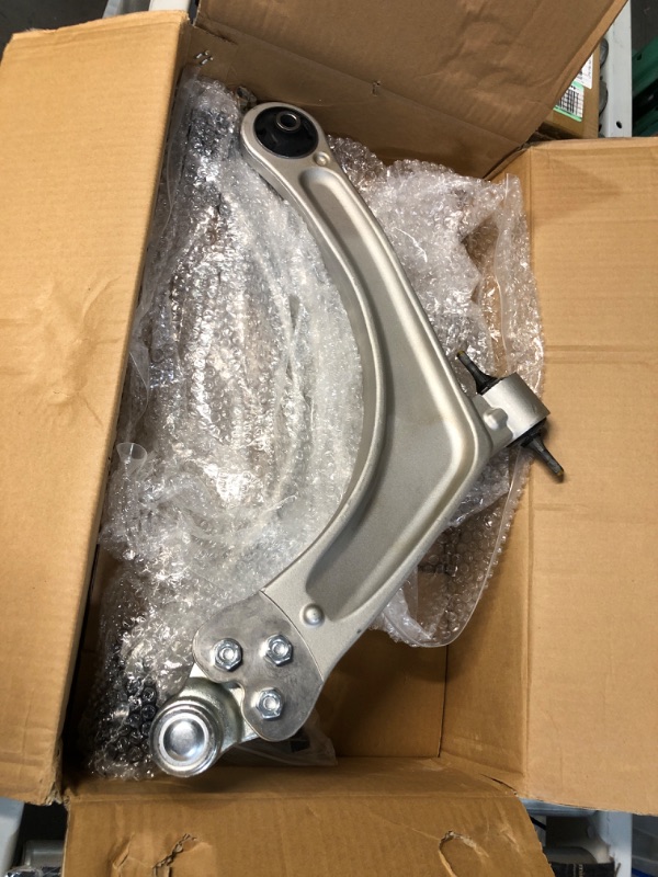 Photo 1 of TUCAREST 2Pcs K620897 K620898 Left Right Front Lower Control Arm 