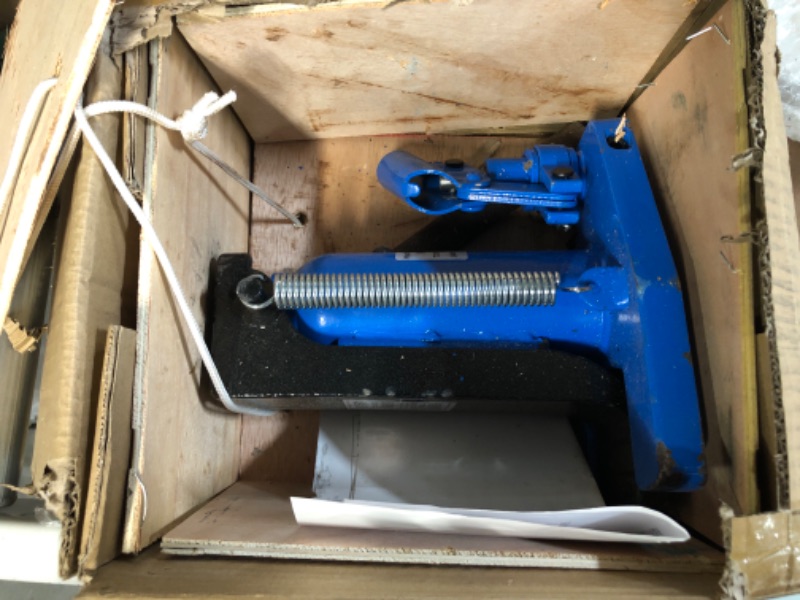 Photo 1 of Blue 5/2.5T Toe Jack Lift Hydraulic Lifting Machine Toe Jack Lift  UNABLE TO TEST