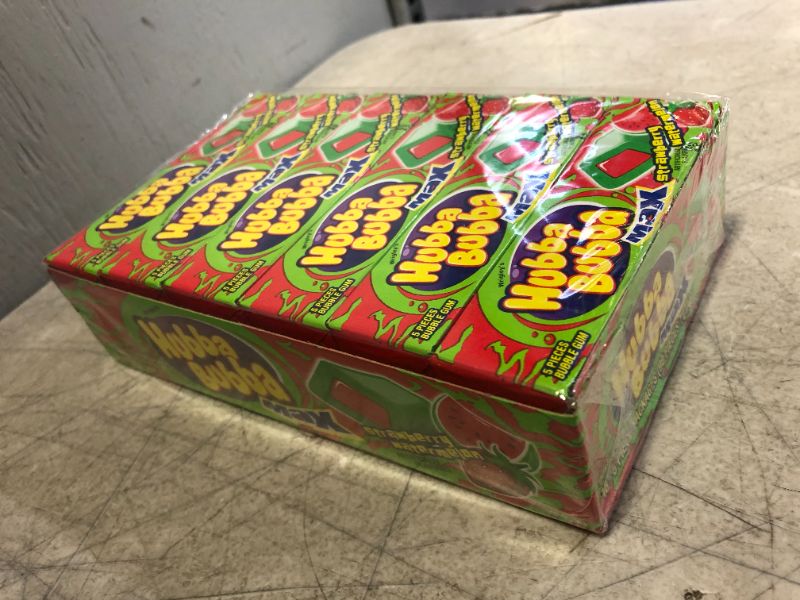 Photo 2 of (18 Pack) HUBBA BUBBA Max Bubble Gum Strawberry Watermelon Flavored Chewing Gum, 5 Piece BB 9/02/23
