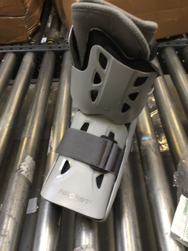 Photo 2 of Aircast AirSelect Walker Brace/Walking Boot size medium
