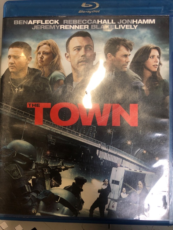 Photo 2 of The Town Blu-ray
