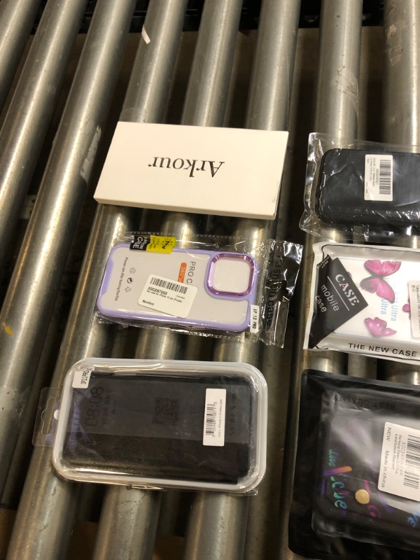 Photo 3 of  6 random phone cases 