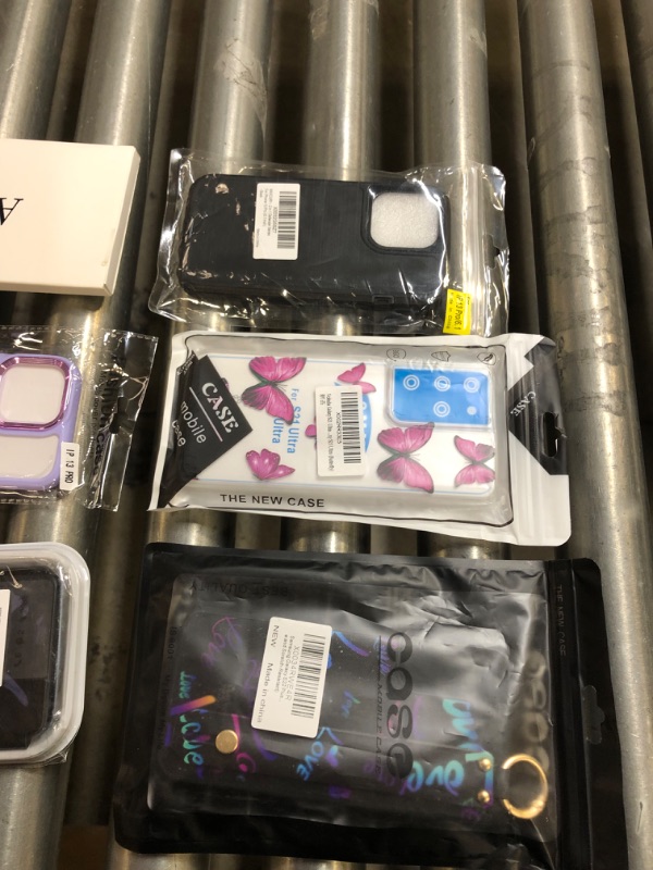 Photo 2 of  6 random phone cases 