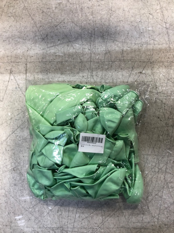 Photo 2 of 100 pcs Green Party Latex Balloons - 5/10/12/18 inch Party Latex Ballons As Birthday Balloons/Merry Chritmas Balloons/Graduation Balloons/Gender Reveal Balloons for Birthday
