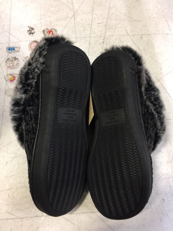 Photo 1 of DL Women's House Slippers with Fuzzy Plush Faux Fur Collar, Memory Foam Slip on House Shoes with Indoor Outdoor Anti-Skid Rubber Sole SIZE 5-6
