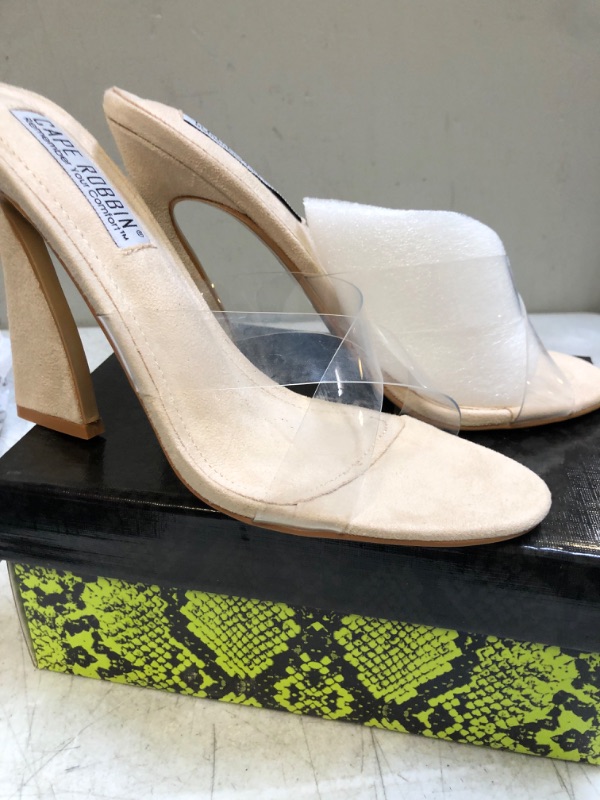 Photo 1 of KHAKI COLORED HEELS
SIZE 8.5