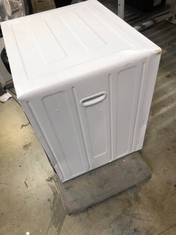 Photo 6 of BLACK+DECKER BCED37 Portable Dryer, Small, 4 Modes, Load Volume 13.2 lbs., White 
************ NON FUNCTIONAL / SOLD FOR PARTS *****