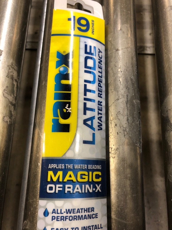 Photo 2 of (48cm ) - Rain-X Latitude Water Repellency 2-in 1 Windshield Wiper Blade, 19 inch Refill Replacement - 5079276-2