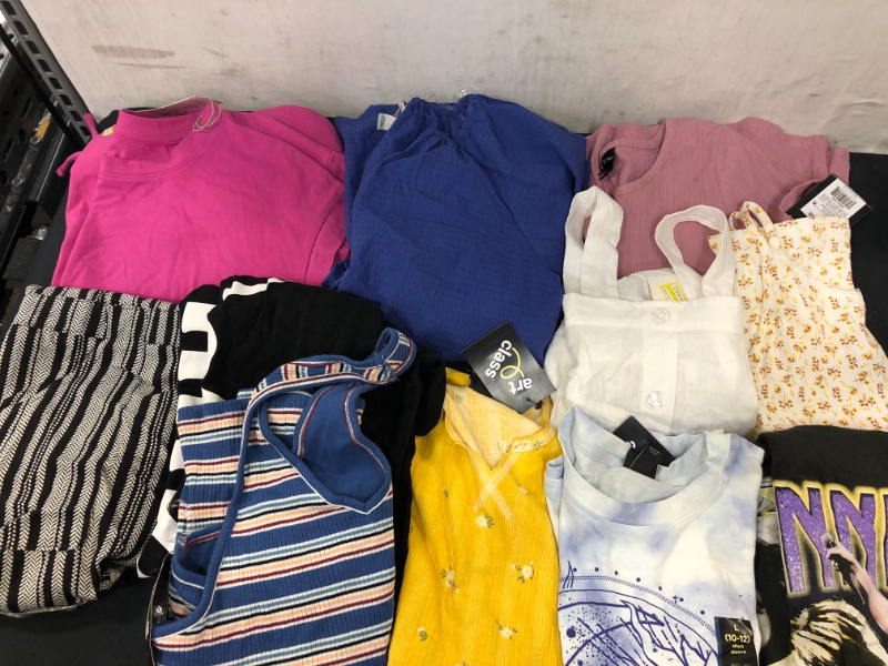 Photo 1 of
BIG LOT DIFFERENT SIZE AND TYPE CLOTHES