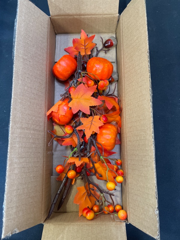 Photo 2 of 3P Thanksgiving Decorations Home Thanksgiving Table Flower Decor Fall Maple Leaves Branches with Pumpkins Decor & Acorn Berries Fall Picks for Fall Decoration Home Indoor Table Vase Decor(Orange Red)
