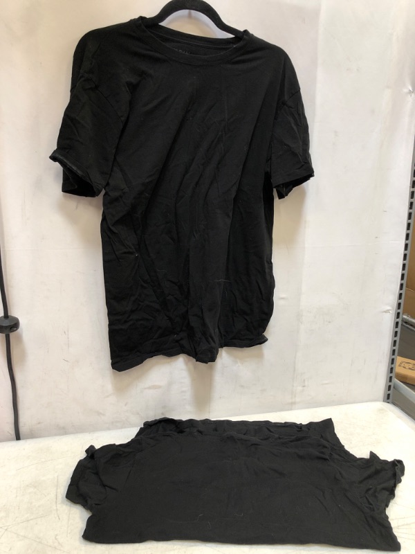 Photo 1 of 2 GILDAN MEN'S BASIC BLACK T SHIRTS , SIZE LARGE 