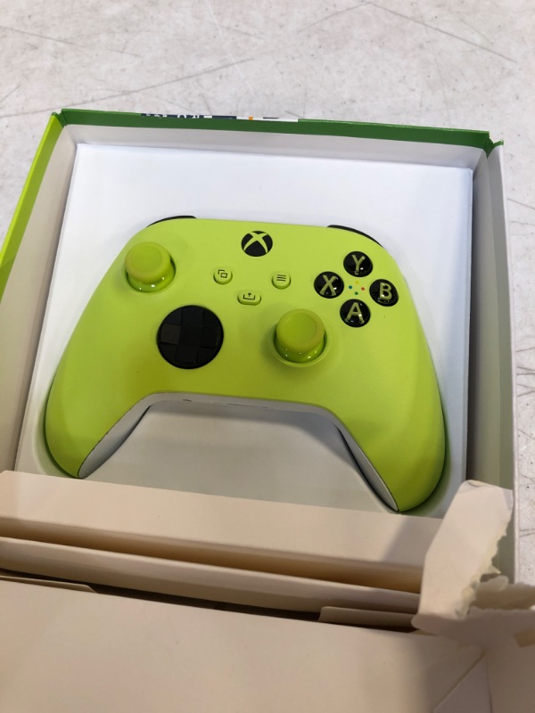 Photo 3 of Microsoft Xbox Wireless Controller - Electric Volt