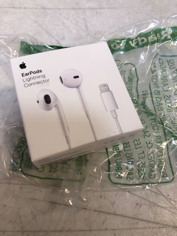 Photo 2 of Apple Earpods with Lightning Connector - 1.0 Pr