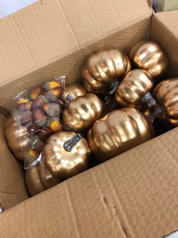 Photo 2 of 12 pcs Assorted Sizes Gold Artificial Pumpkins Faux Foam Autumn Pumpkins with 24 pcs Acorns and 6 pcs Pinecones for Halloween Thanksgiving Table Fall Harvest Home Decorations
