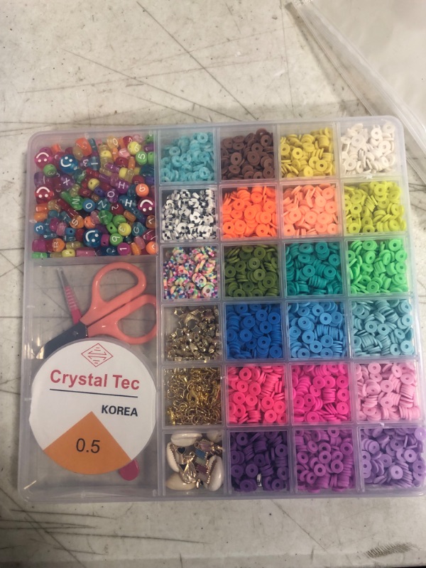 Photo 3 of 5500 Pcs Clay Heishi Beads for Jewelry Making 21 Colors 6mm Flat Round Polymer Clay Beads with Letter Beads and Pendant Charms for DIY Jewelry Making Bracelets Necklace
