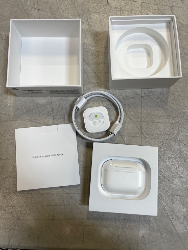 Photo 3 of Apple AirPods Pro (1st Generation)
