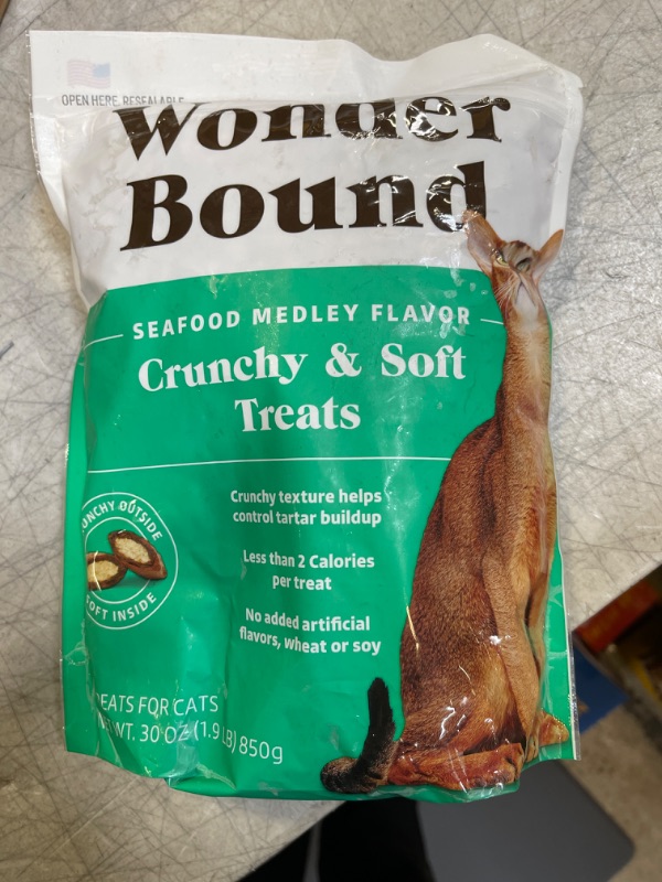 Photo 1 of WONDER BOUND, CAT TREATS, SEAFOOD MEDLEY FLAVOR, 1.9LBS
EXP 1/31/23
