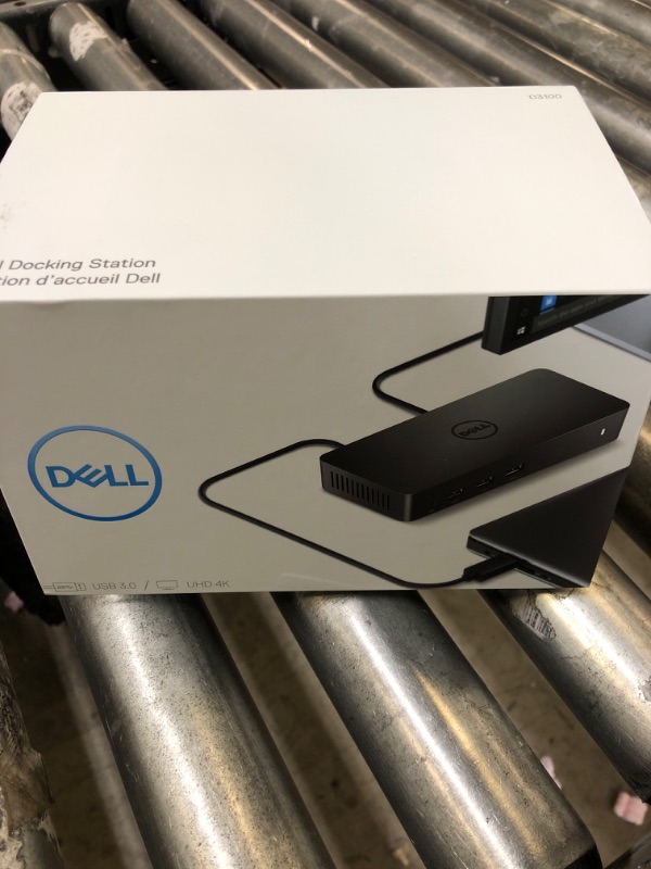 Photo 2 of Dell USB 3.0 Ultra HD/4K Triple Display Docking Station