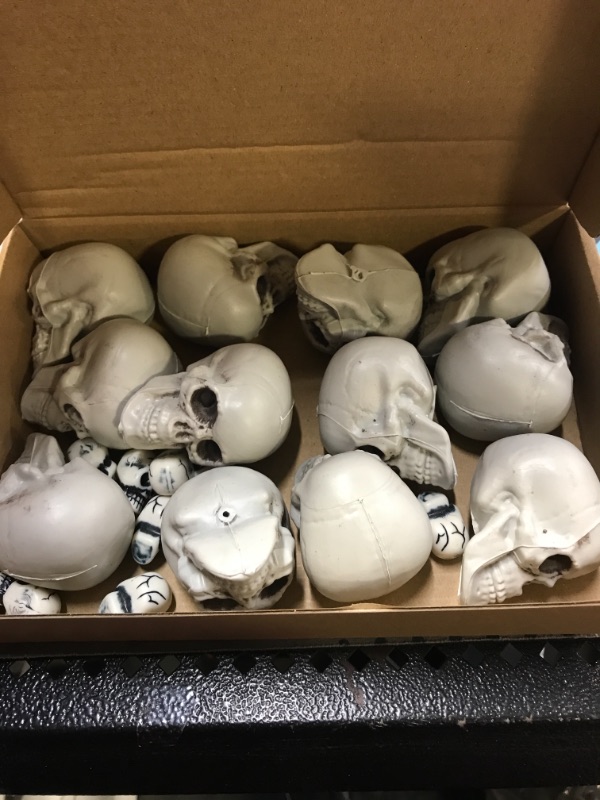 Photo 2 of 20 Pieces Halloween Skulls Realistic Looking Skulls Lifelike Plastic Skull Heads Mini Skulls Fake Skull Skeleton Head Halloween Decoration Terrifying Skeleton Ornament for Party Joke Toys, 2 Styles
