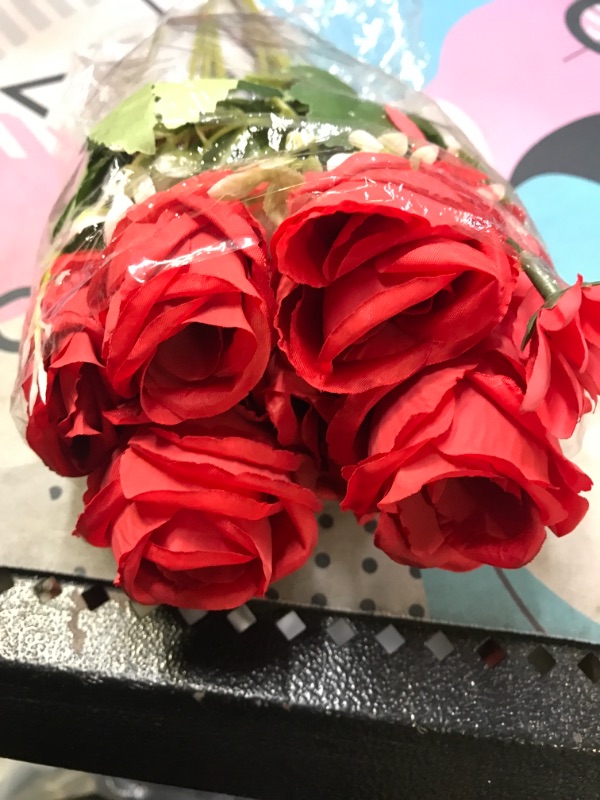 Photo 2 of 10PCS Artificial Silk Flowers Realistic Roses Bouquet Long Stem for Home Wedding Decoration Party (A-Red)
