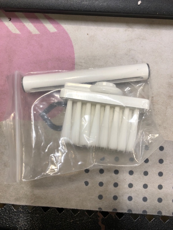 Photo 1 of keyboard brush (white)