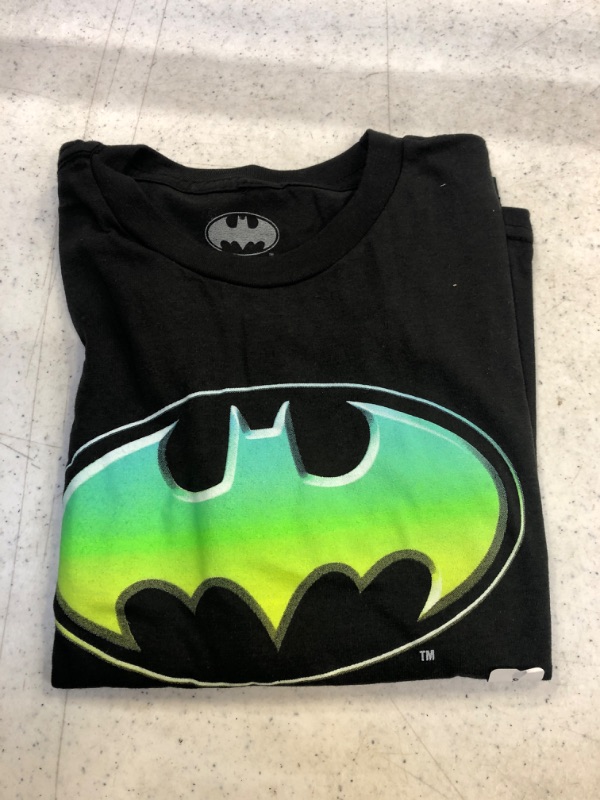 Photo 2 of Boy' Batman Short Sleeve Graphic T-shirt. S 
