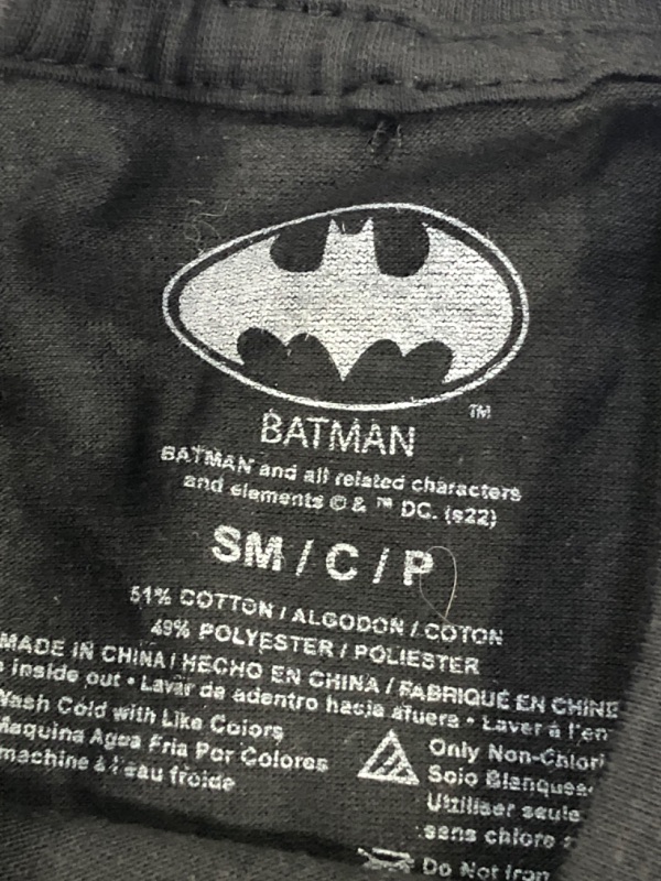 Photo 3 of Boy' Batman Short Sleeve Graphic T-shirt. S 
