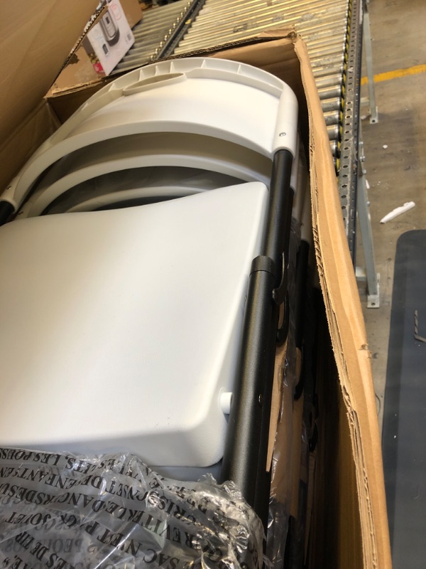 Photo 1 of Amazon Basics Folding Plastic Chair with 350-Pound Capacity - 6-Pack, White

